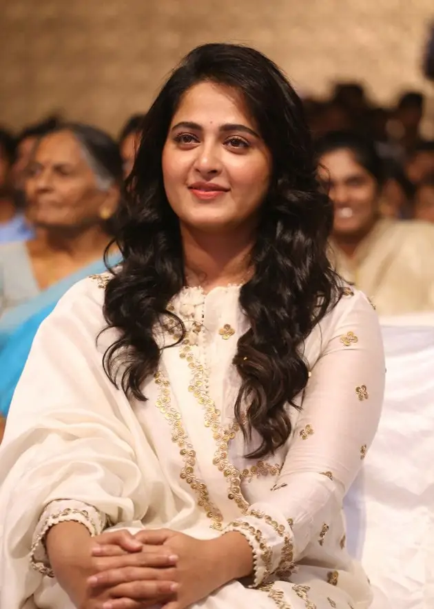 Anushka Shetty Wallpapers Long Hair Closeup Face Smiling